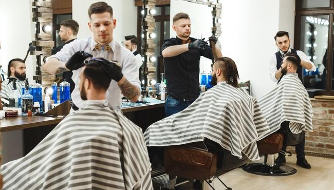 Barba + taglio + shampoo per uomo